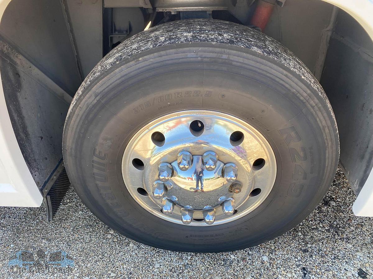 Used 2015 MCI J4500