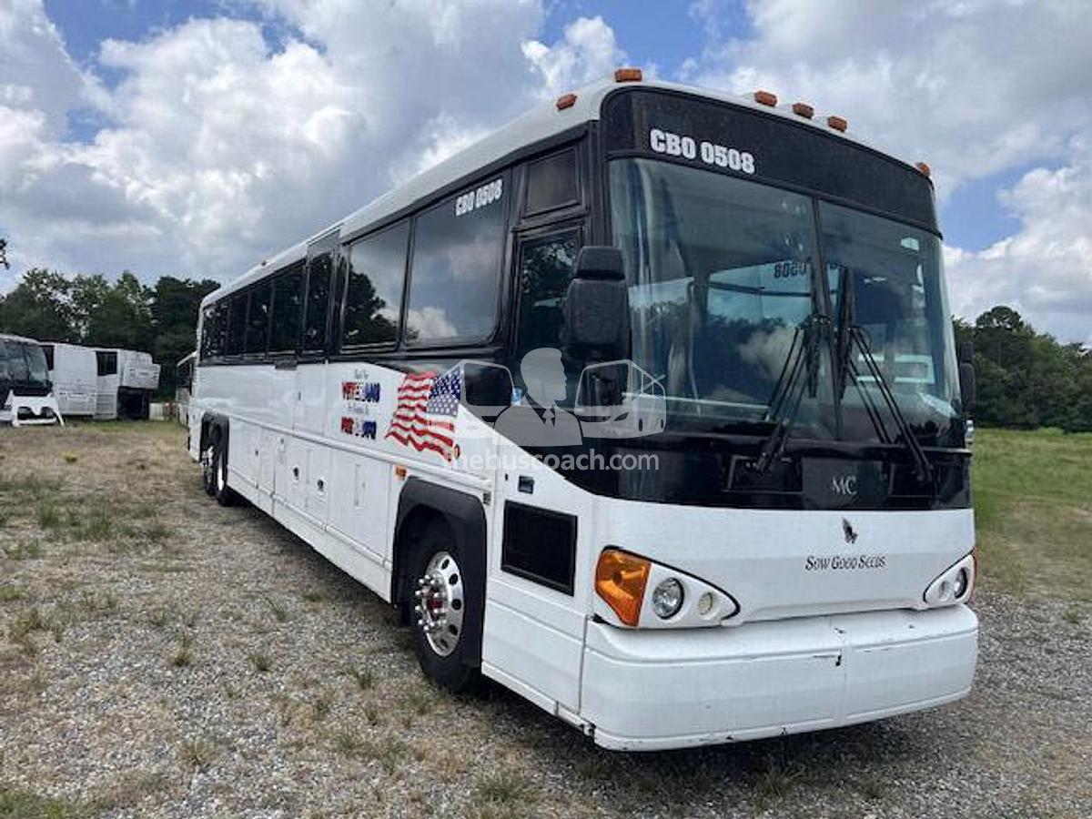 Used 2005 MCI D4500