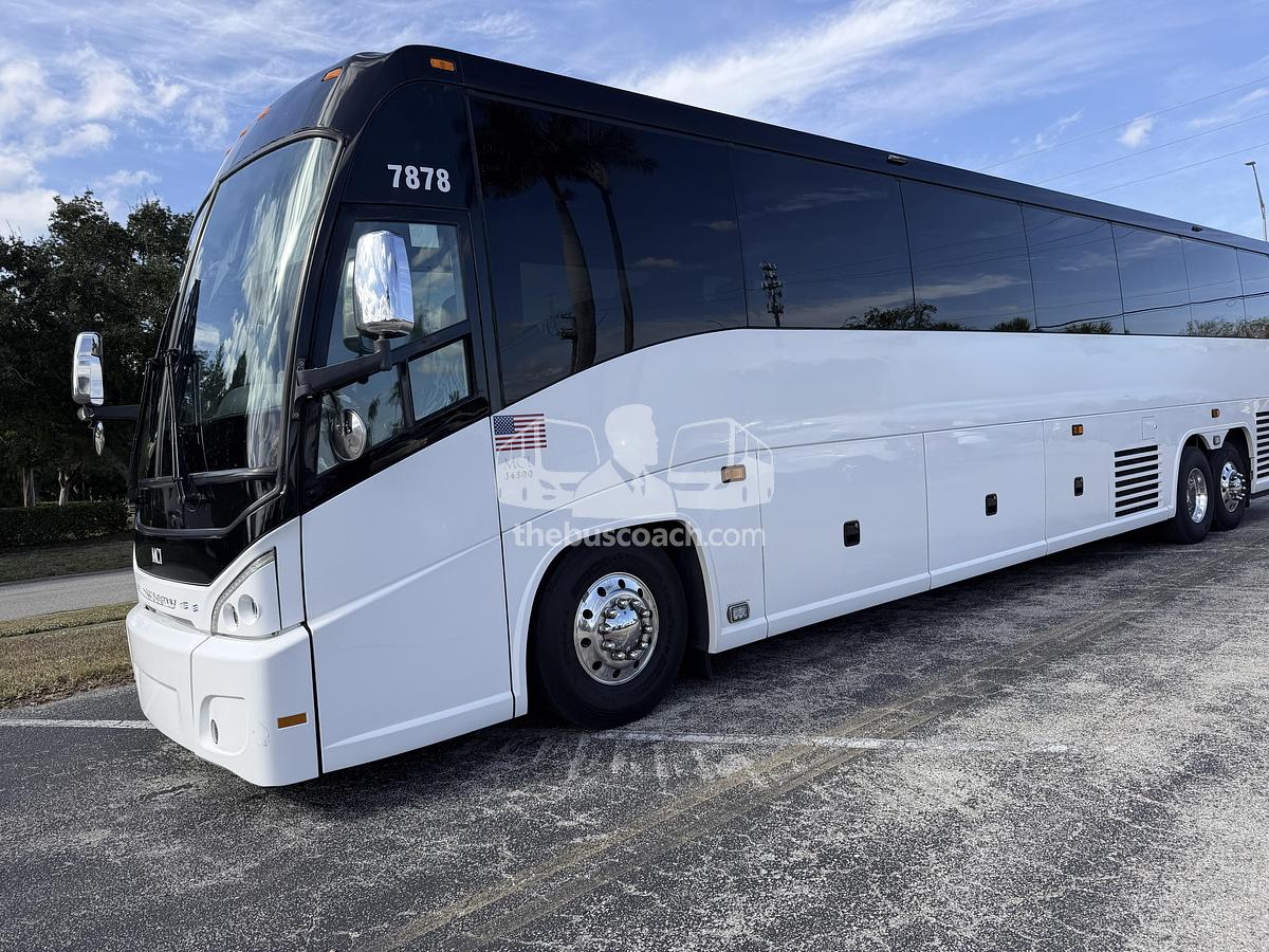 Used 2018 MCI J4500