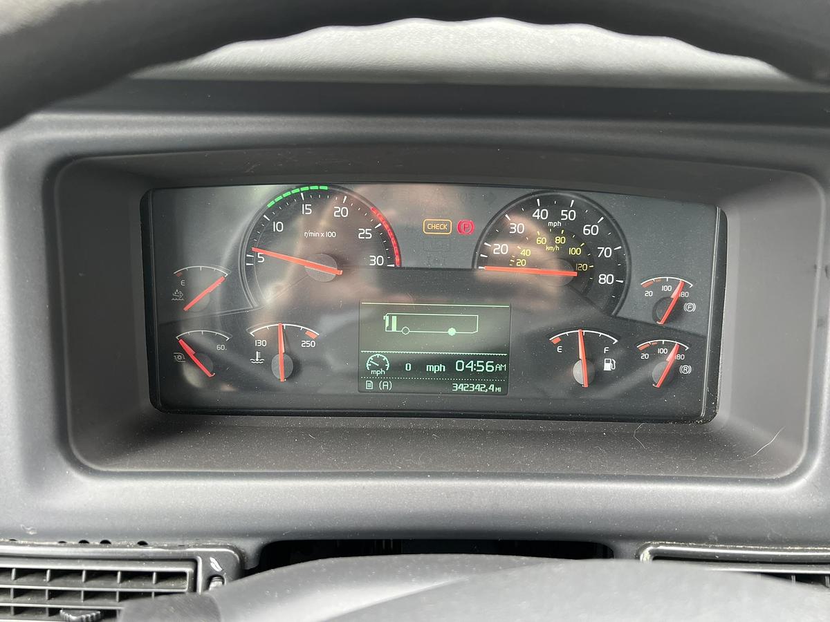 Used 2016 VOLVO 9700