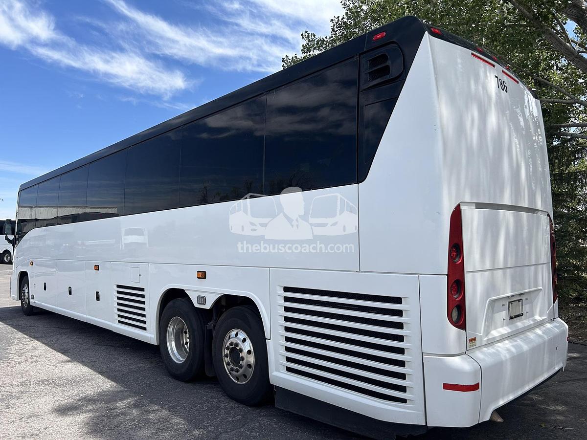 Used 2016 MCI J4500