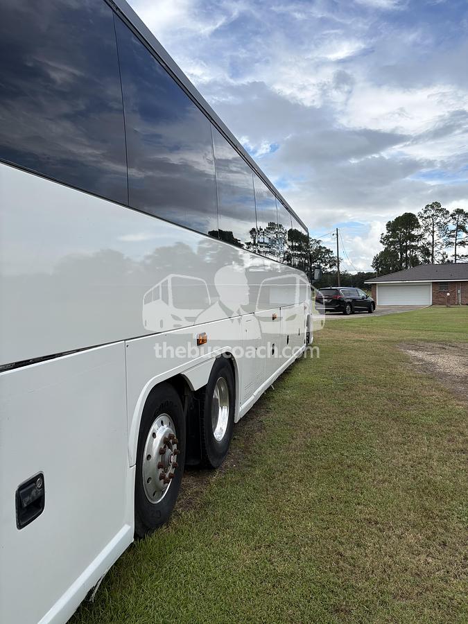 Used 2004 MCI J4500