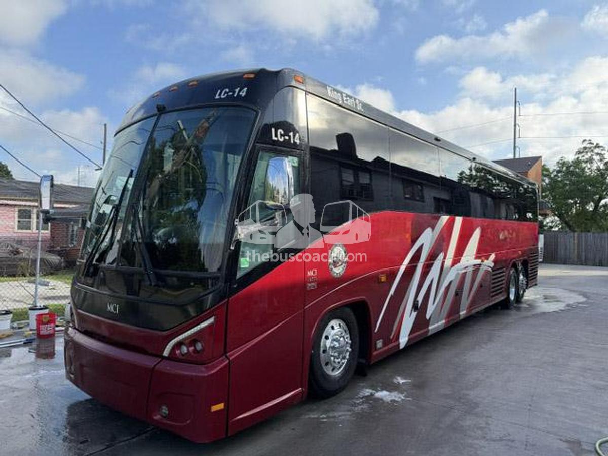 Used 2018 MCI J4500