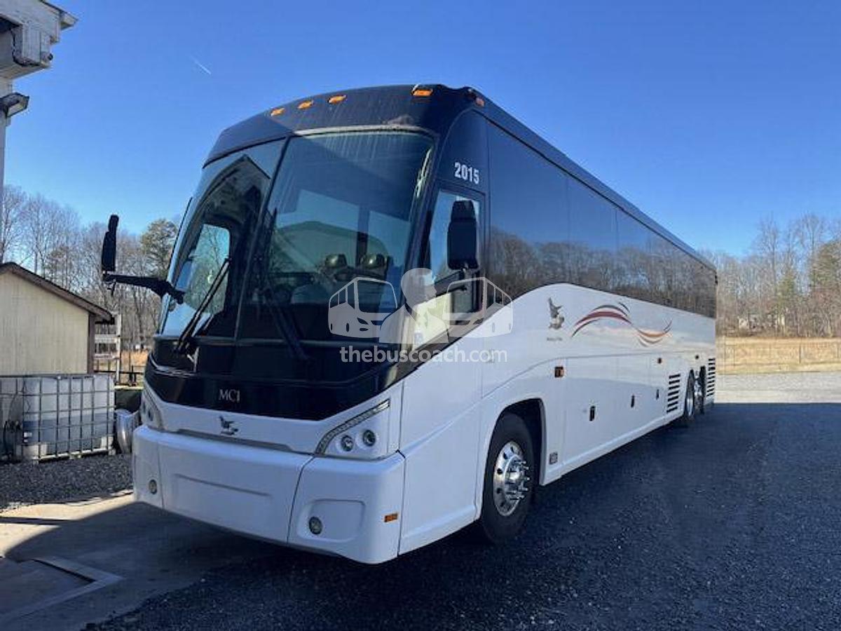 Used 2015 MCI J4500