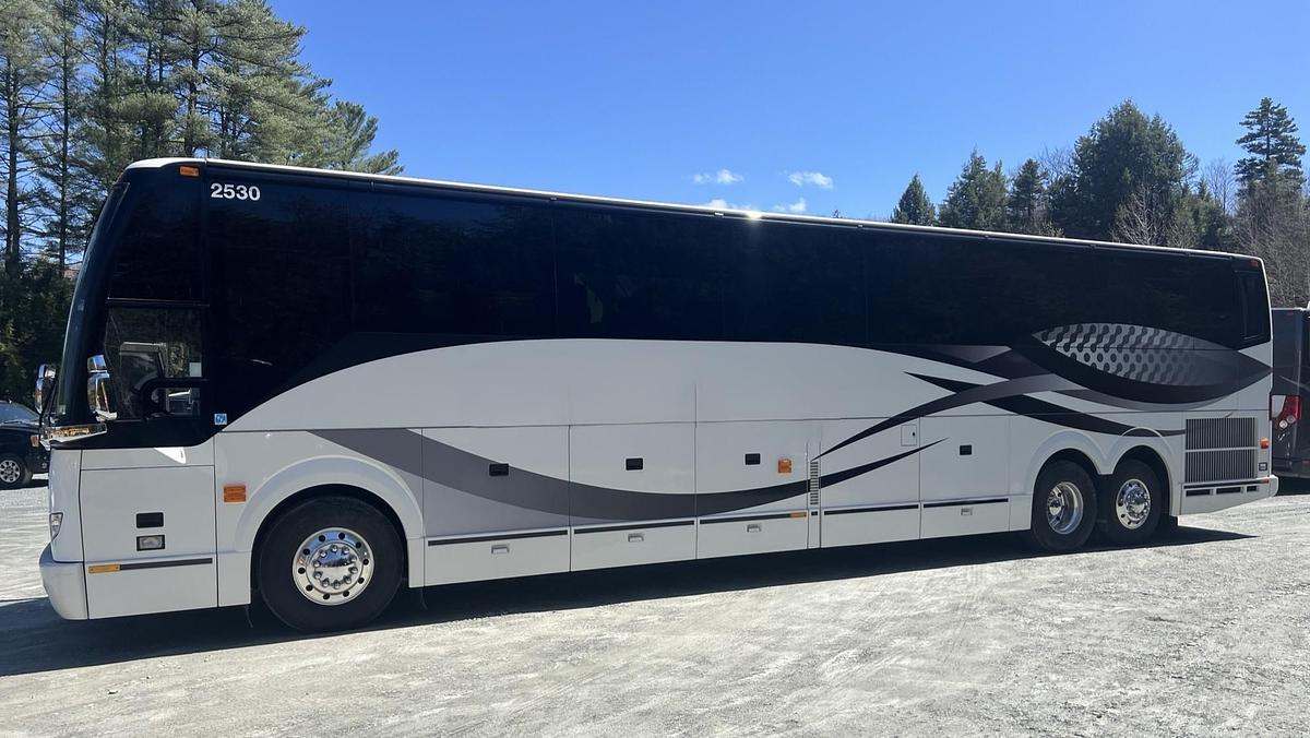 Used 2015 PREVOST H3-45