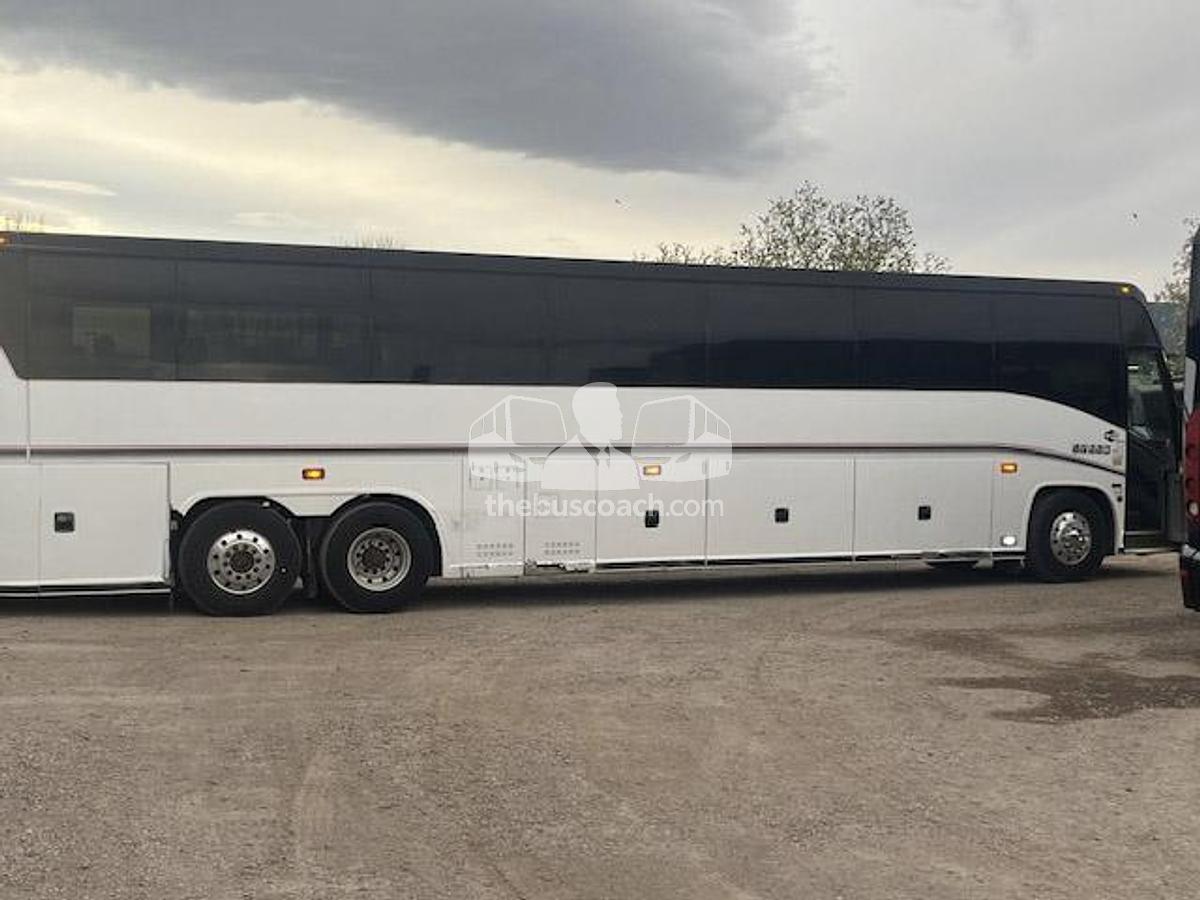 Used 2013 MCI J4500