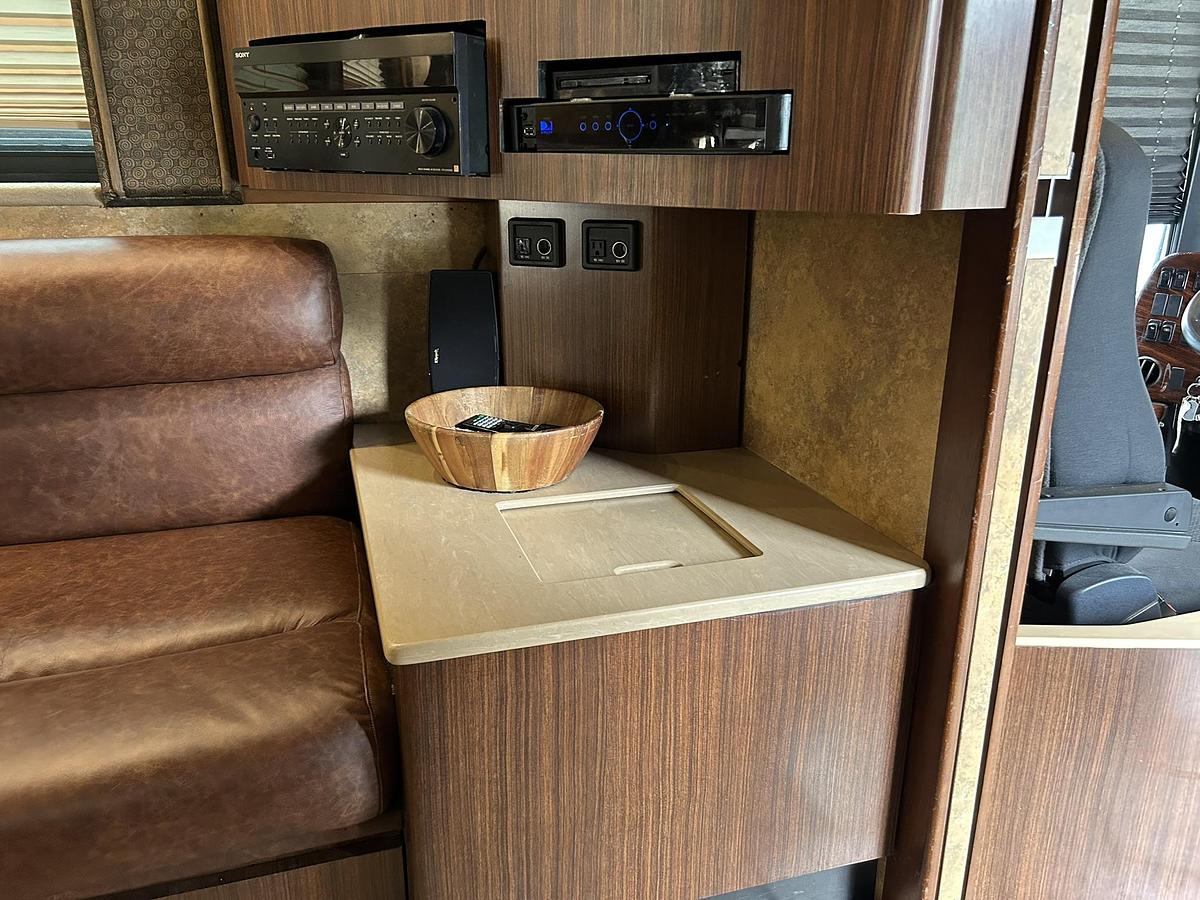 Used 2008 PREVOST XLII