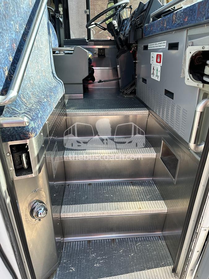 Used 2003 MCI D4500