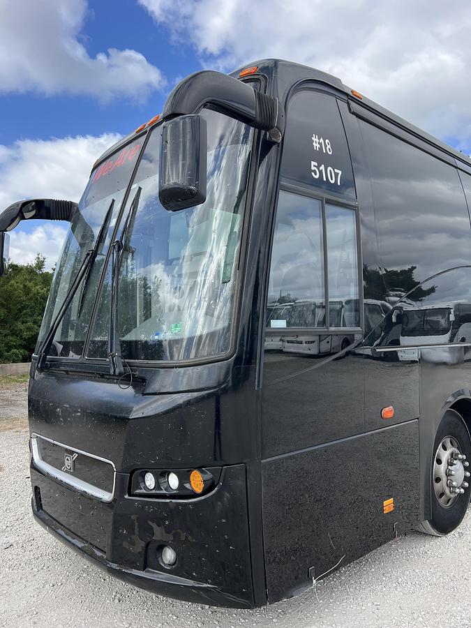 Used 2017 VOLVO 9700