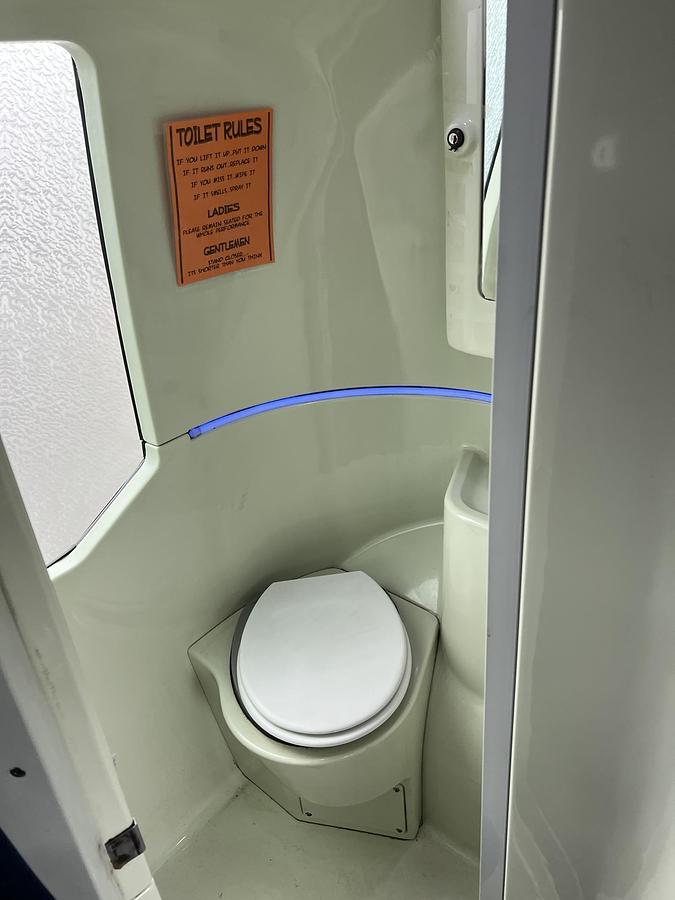 Used 2016 VOLVO 9700