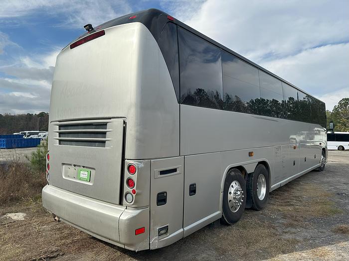 Used 2009 MCI J4500