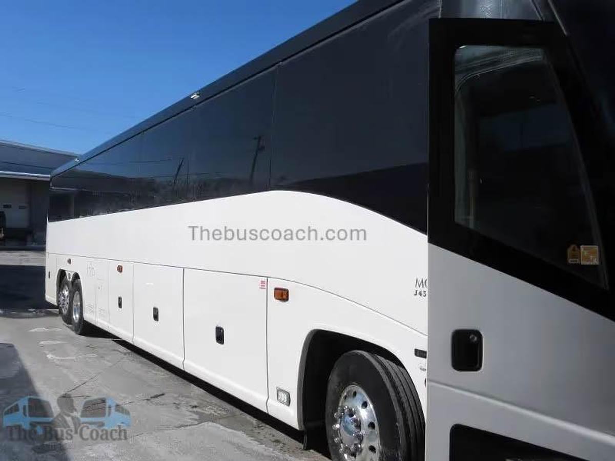 Used 2016 MCI J4500