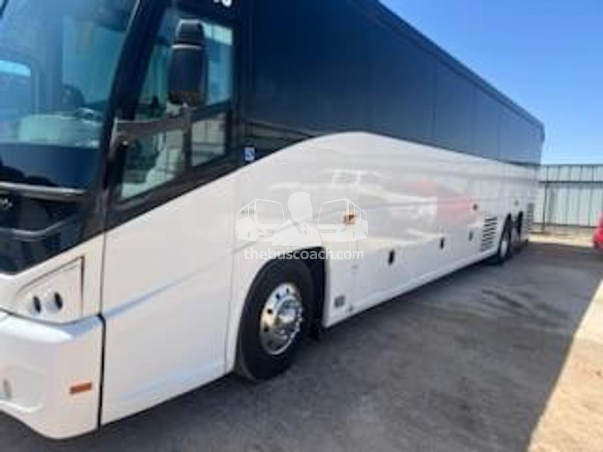 Used 2016 MCI J4500