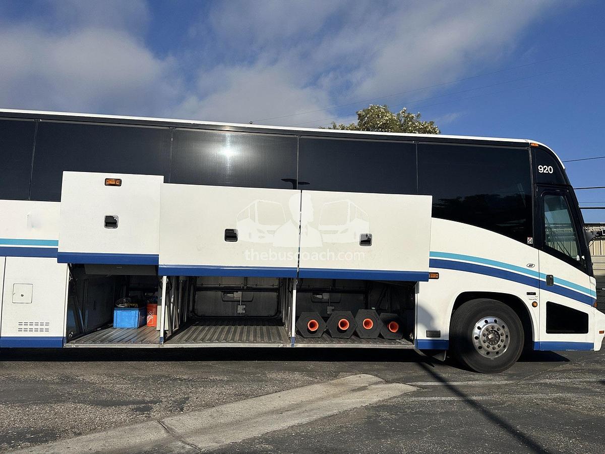 Used 2012 MCI J4500