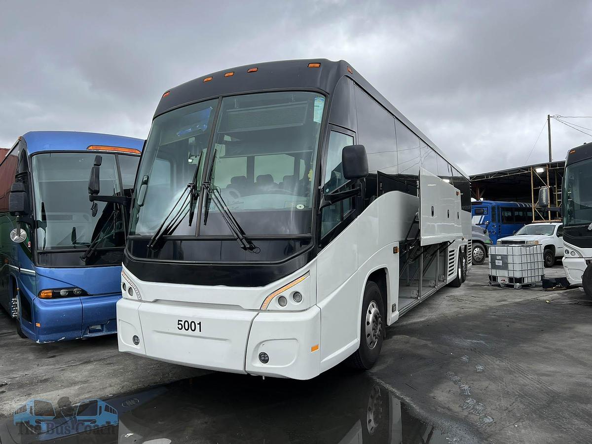 Used 2014 MCI J4500 ADA