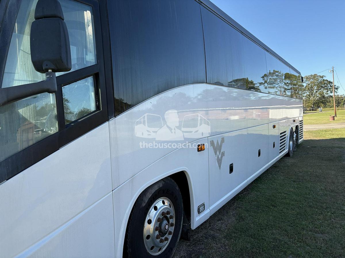 Used 2004 MCI J4500