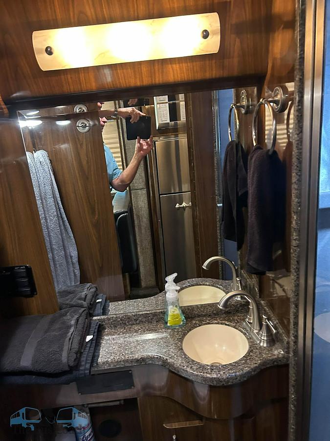 Used 2008 PREVOST XLII