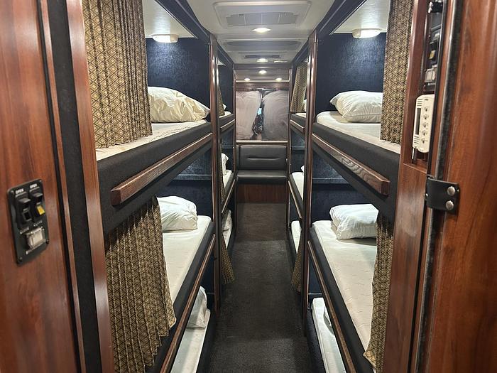 Used 2005 PREVOST XL2 Entertainer