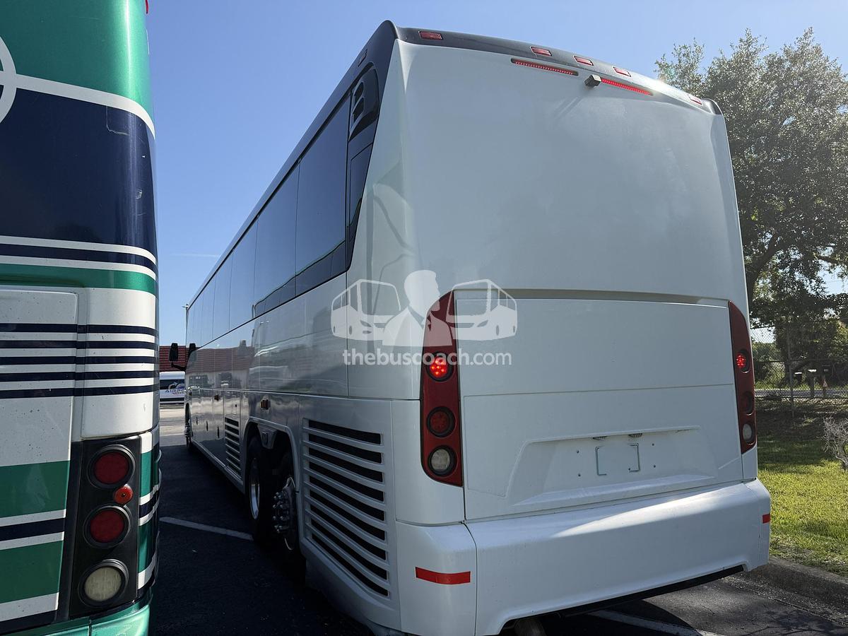Used 2015 MCI J4500