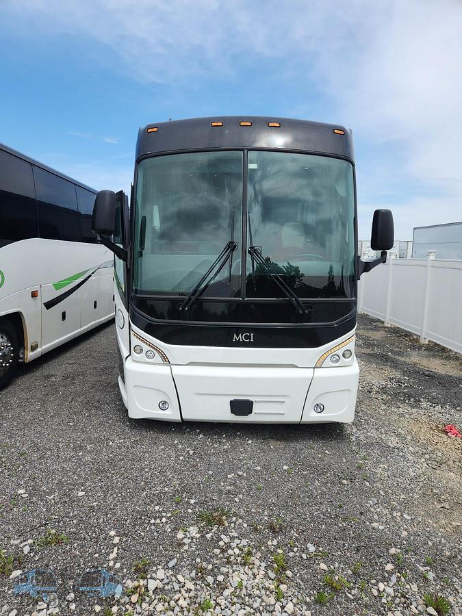 Used 2018 MCI J4500 ADA