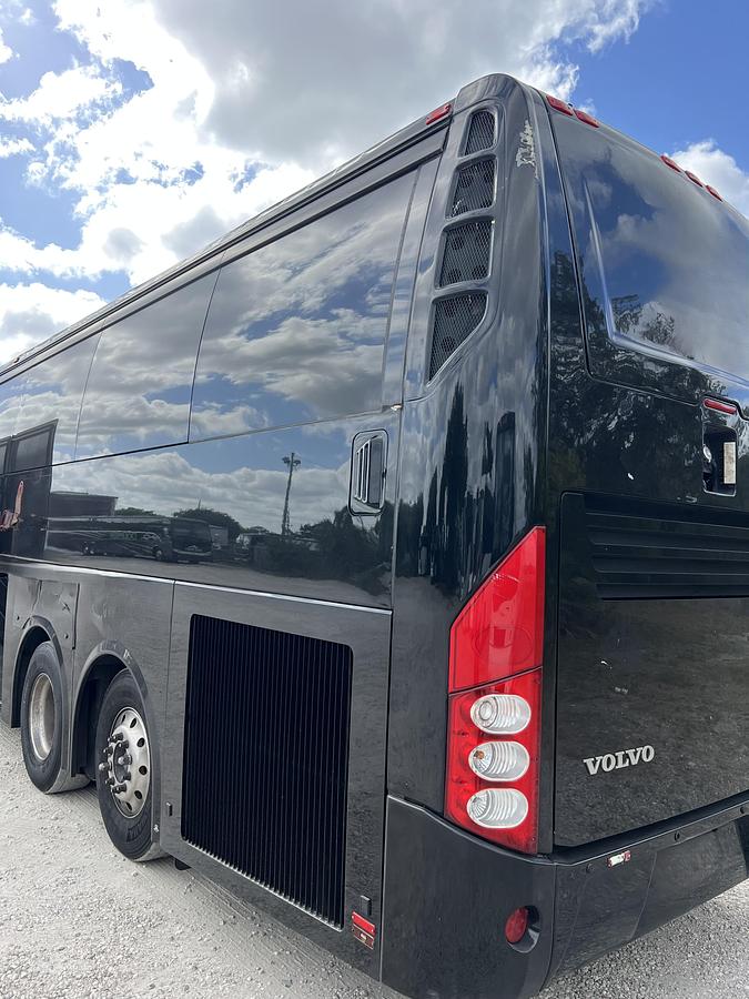 Used 2017 VOLVO 9700