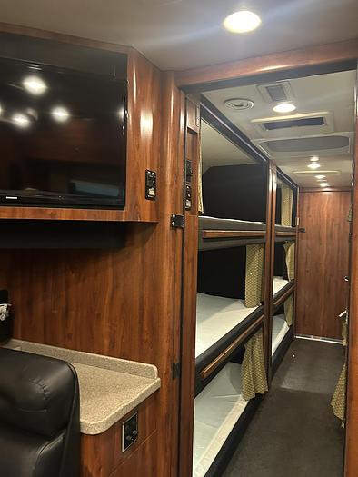 Used 2005 PREVOST XL2 Entertainer