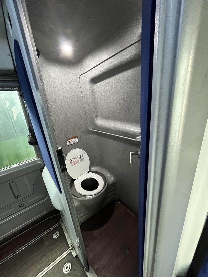 Used 2019 MCI J4500 ADA