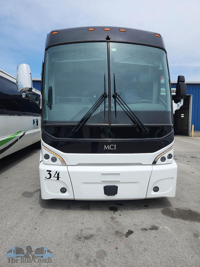 Used 2024 MCI J4500