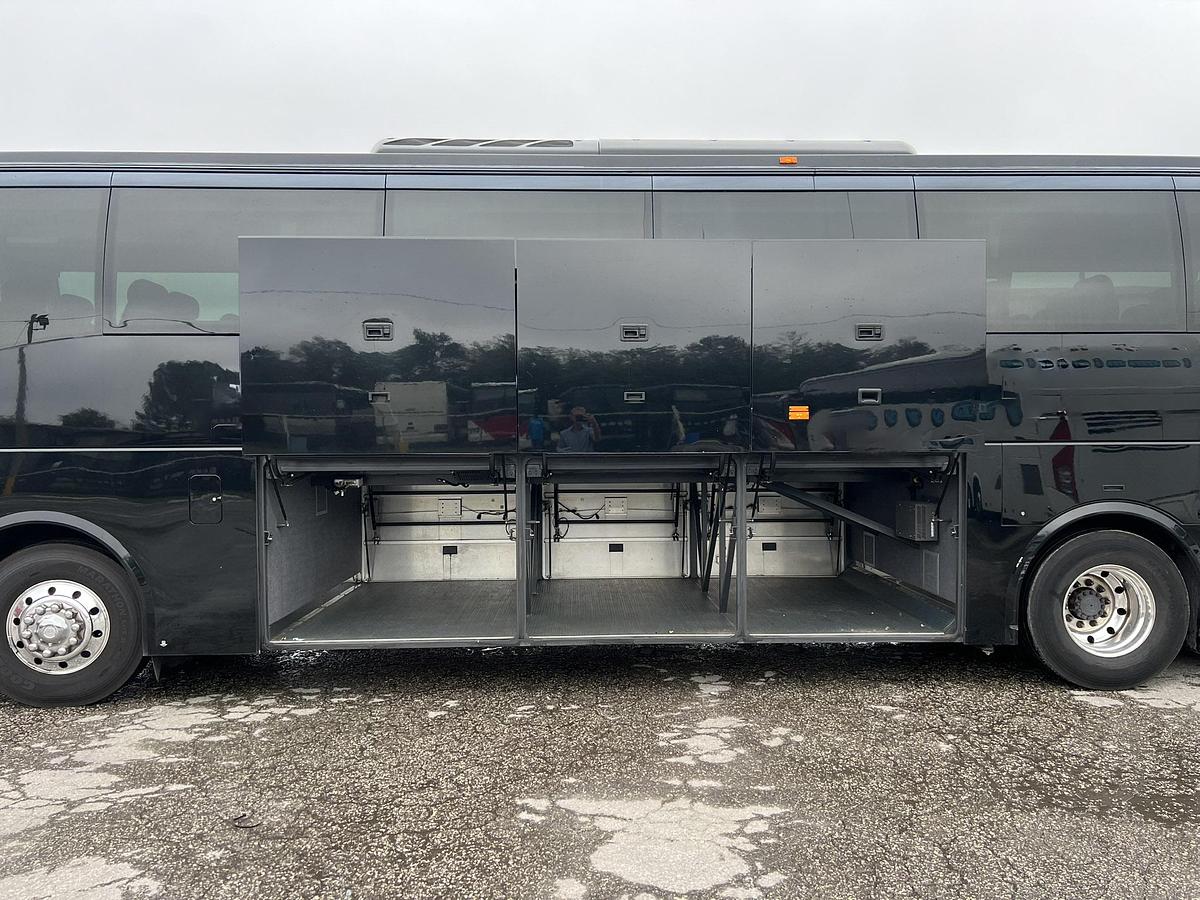 Used 2016 VOLVO 9700