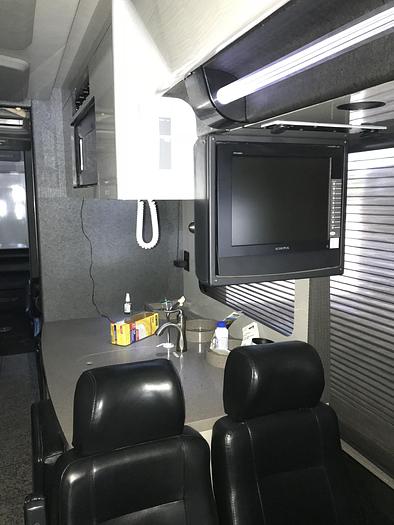 Used 2006 MCI E4500 Conv