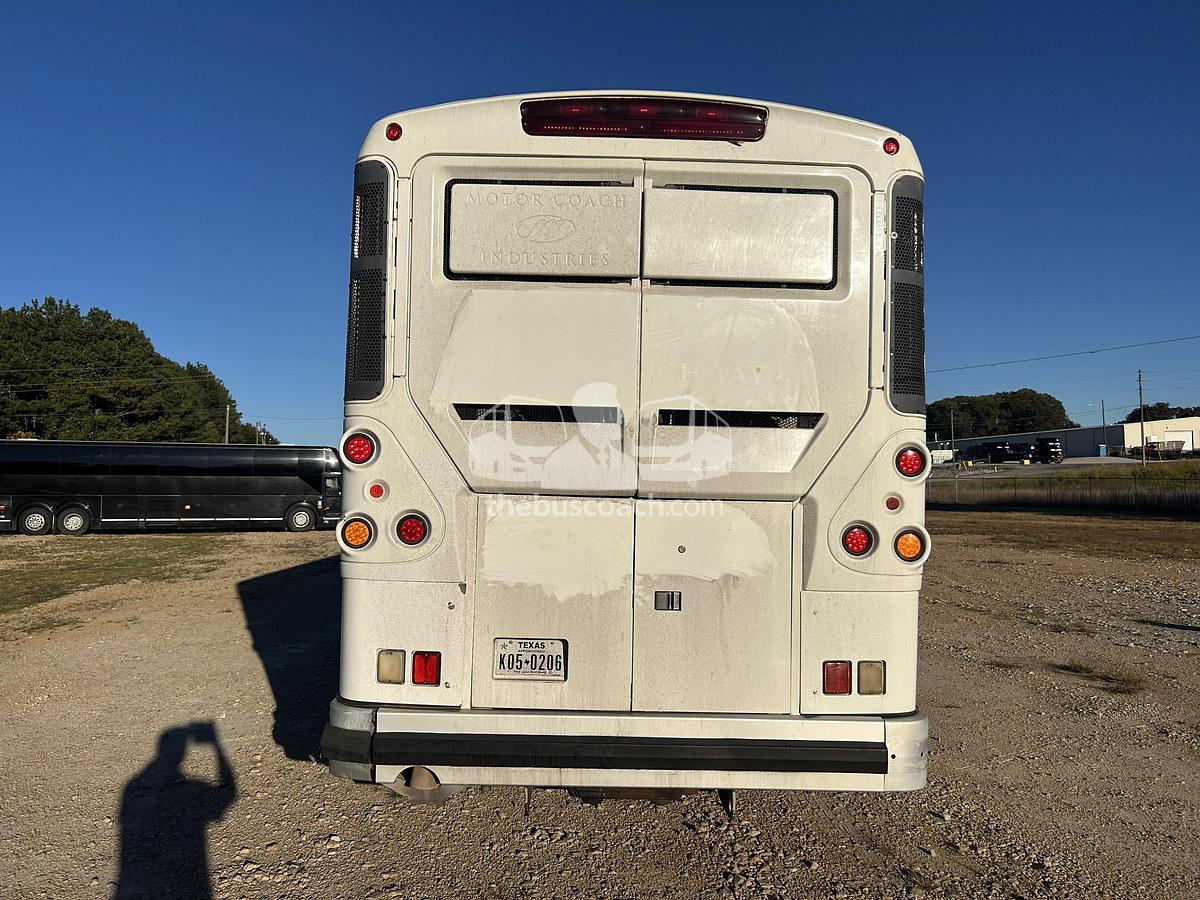 Used 2008 MCI D4505