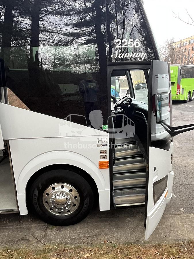 Used 2024 PREVOST H3-45