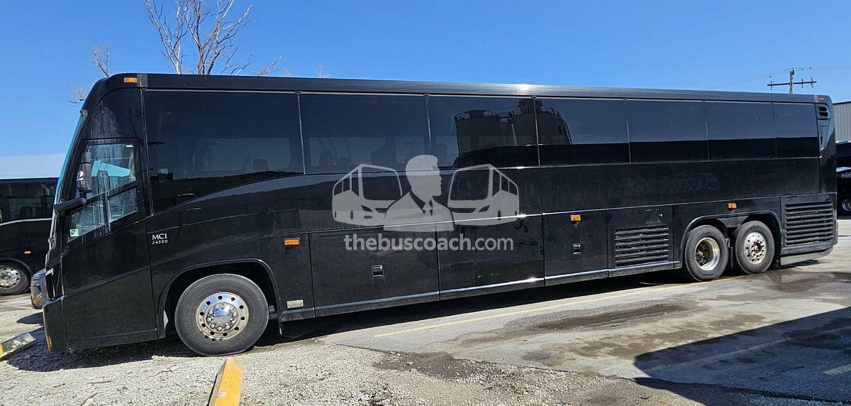 Used 2013 MCI J4500