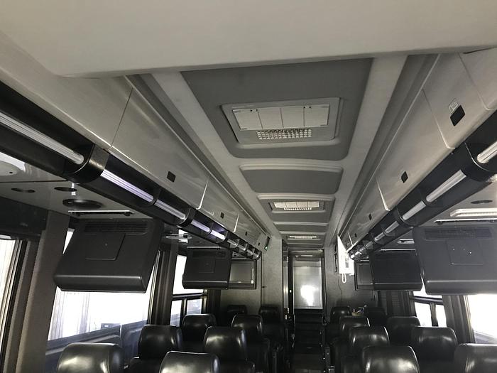 Used 2006 MCI E4500 Conv