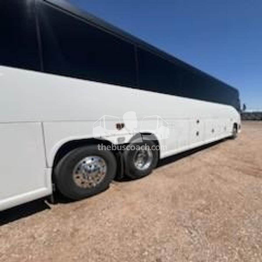 Used 2016 MCI J4500