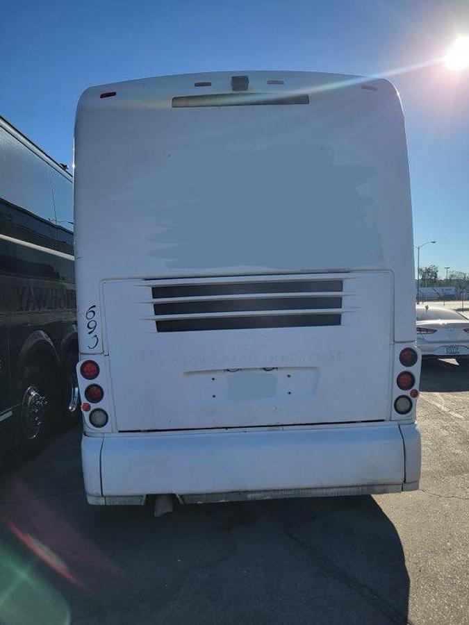 Used 2011 MCI J4500