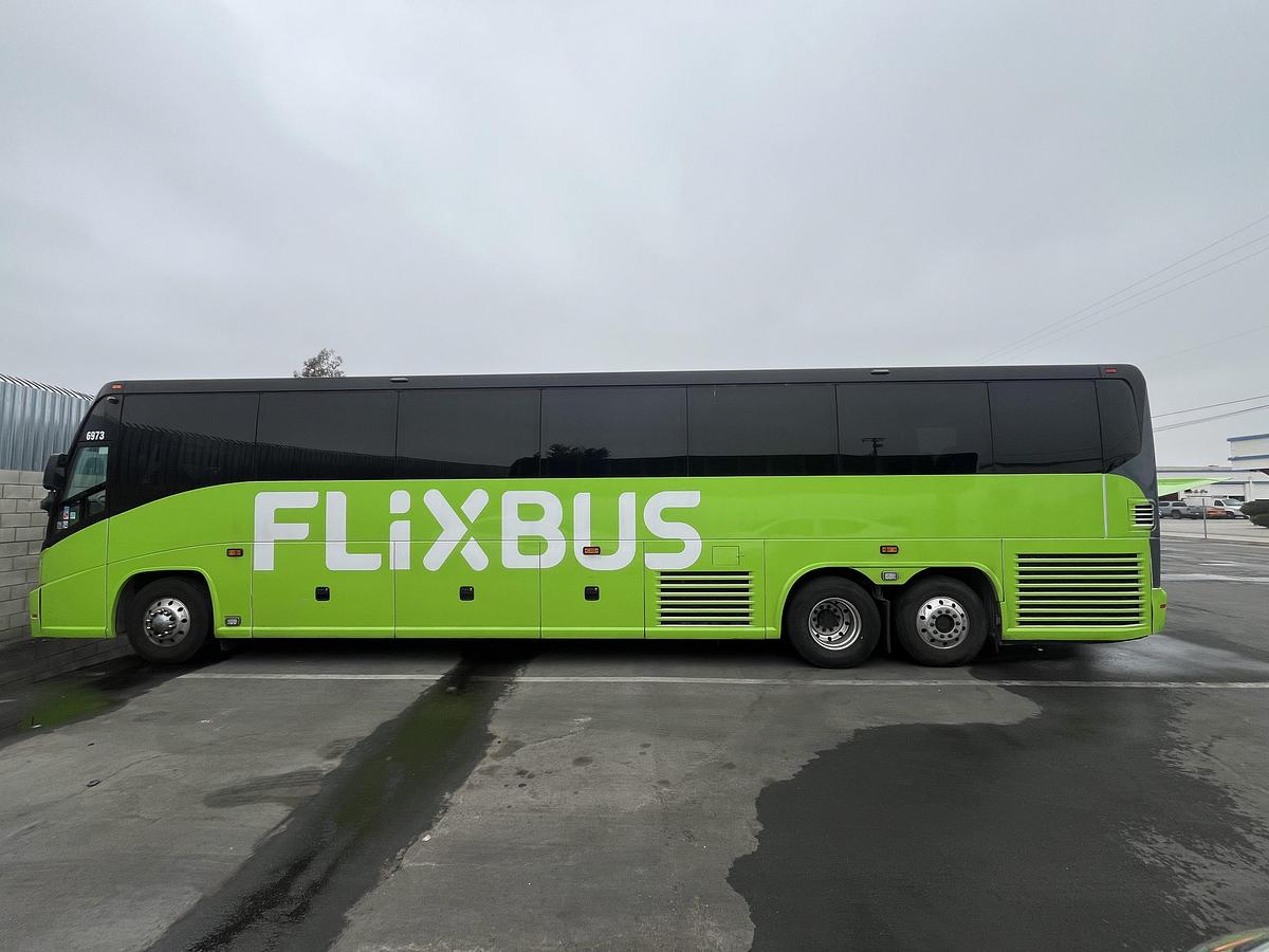 Used 2019 MCI J4500 ADA