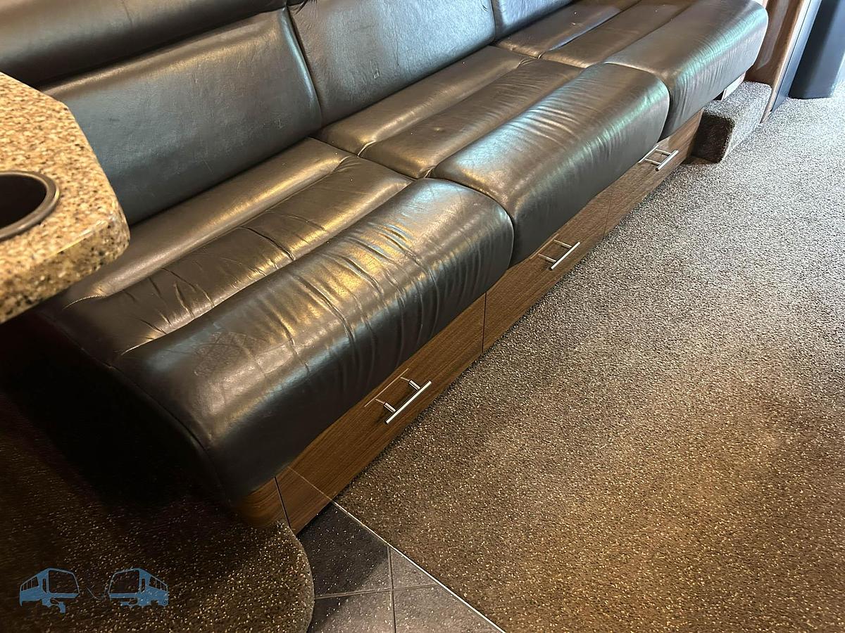 Used 2008 PREVOST XLII