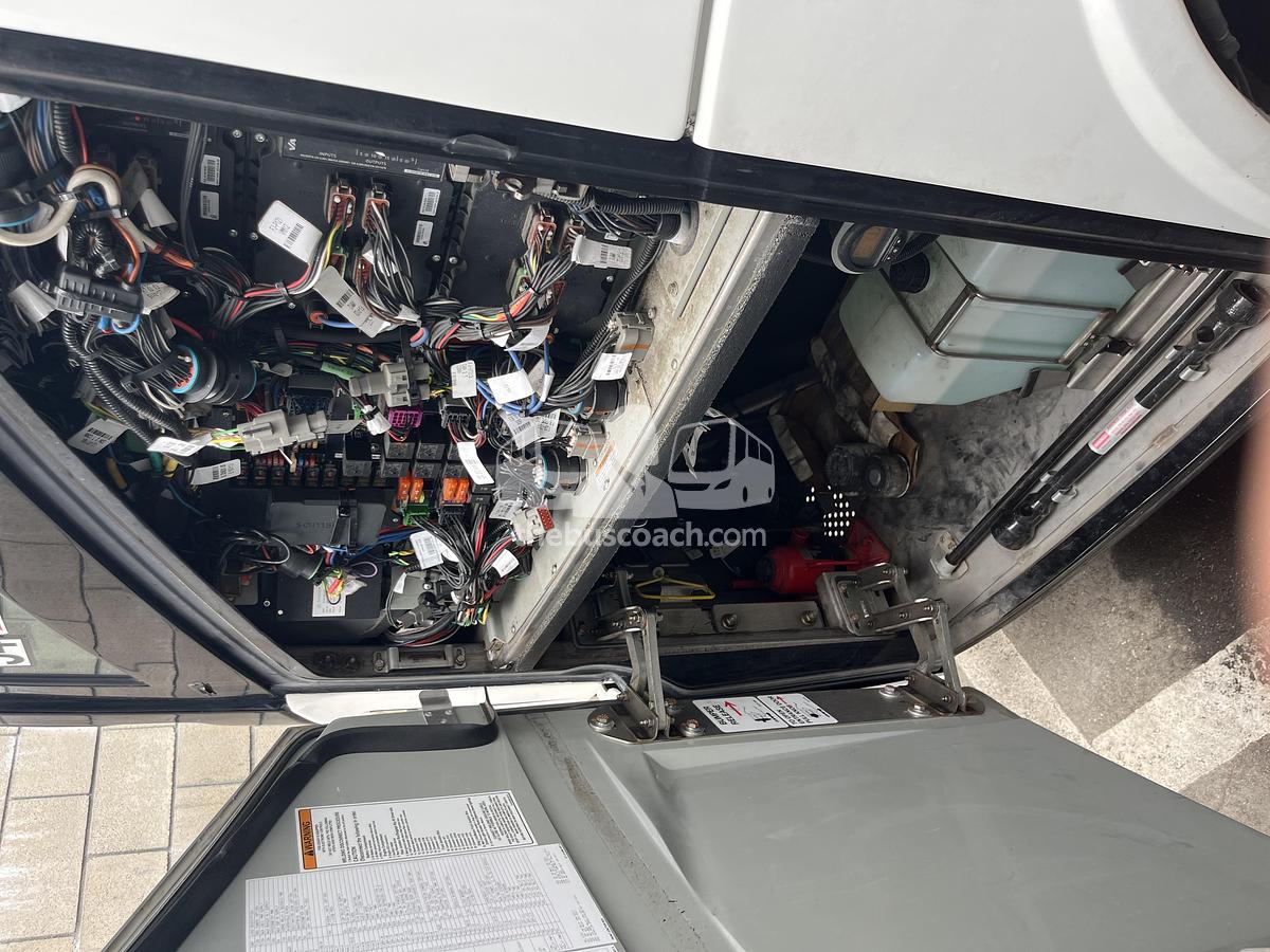 Used 2019 MCI J4500 ADA