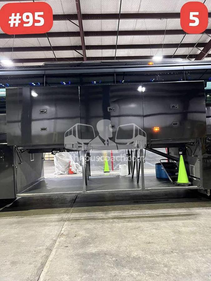 Used 2018 VOLVO 9700