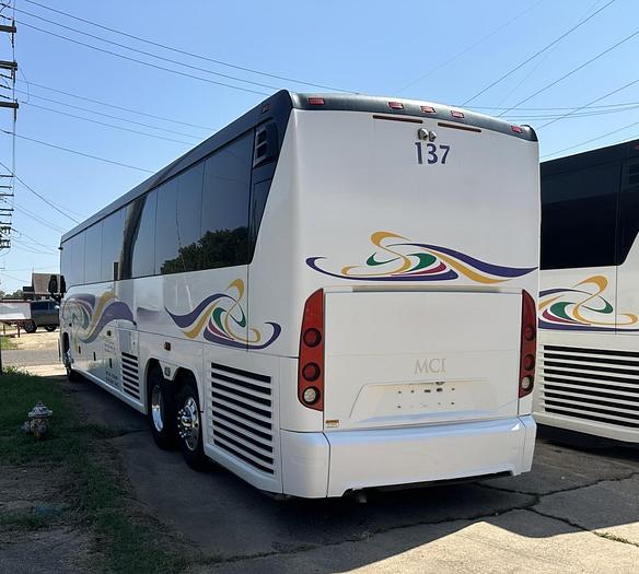 Used 2016 MCI J4500 ADA