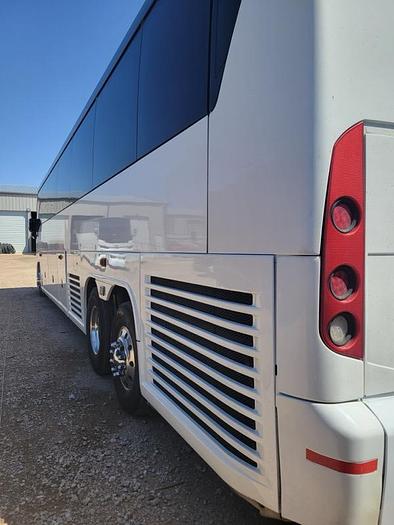 Used 2014 MCI J4500 ADA