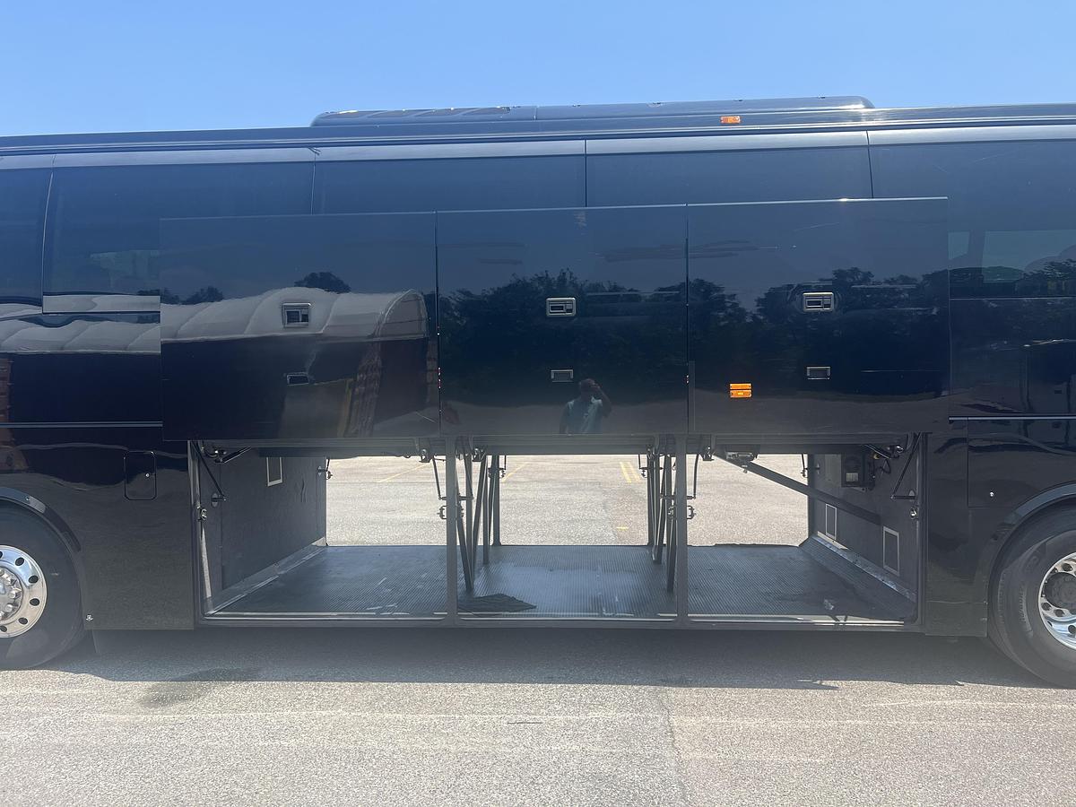 Used 2017 VOLVO 9700
