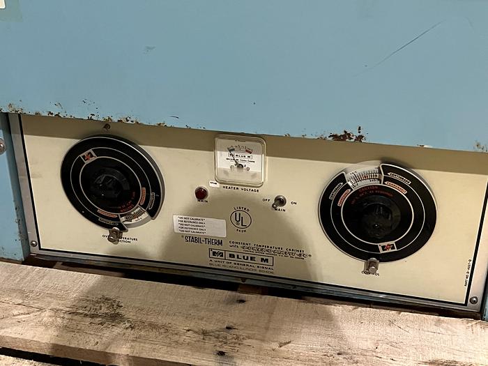 Used 19" W x 15 "D x 17" H BLUE M OVEN - 500 DEG F 260 DEG C - 120 VOLTS