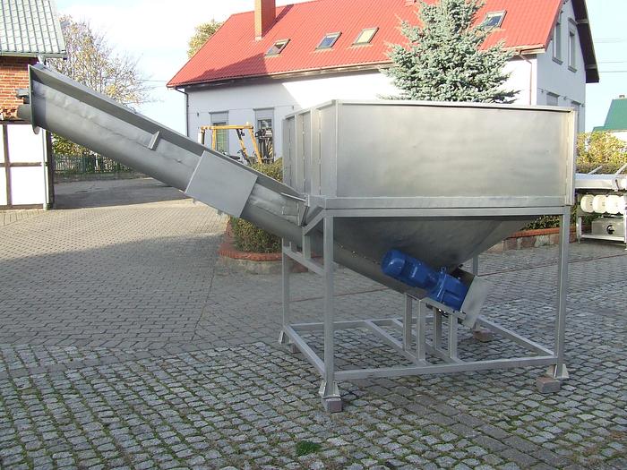 Used Bunkier ze skośnym przenośnikiem ślimakowym - rozładunkowym.  !wersja materiałowa wzmocniona!