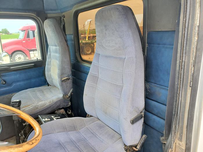 Used 1990 Peterbilt w/ New Holland 1051 Stack Retriever