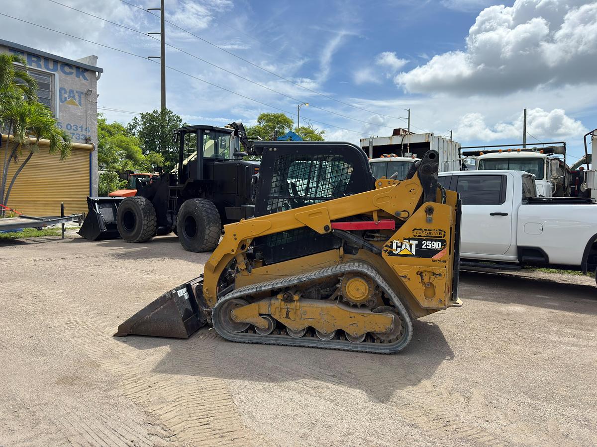 Used 2017 CATERPILLAR 259D TRACK STEER