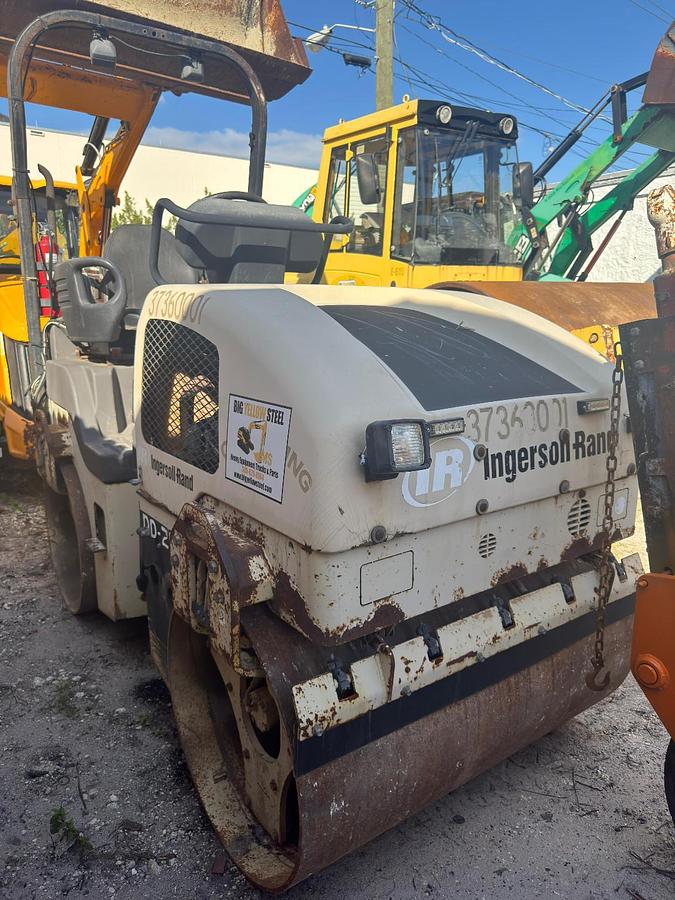 Used 2004 INGERSOLL-RAND DD28-HF ROLLER 