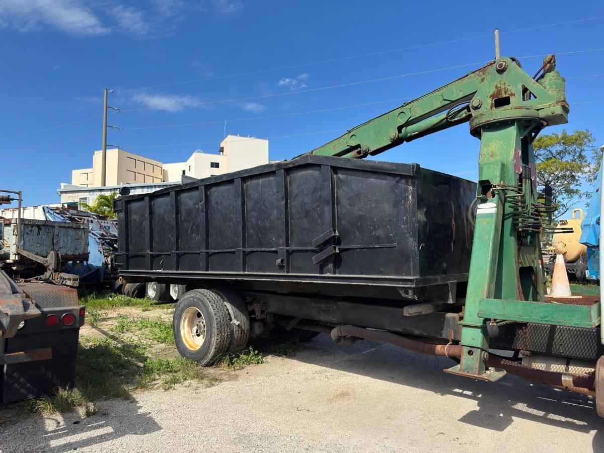 Used 2000 INTERNATIONAL 4700 GRAPPLE 