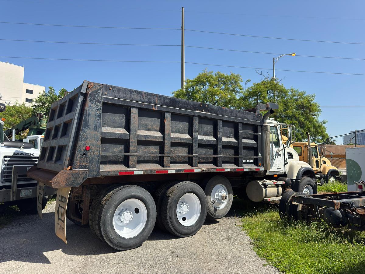 Used 2004 MACK CV713 GRANITE DUMP TRUCKS
